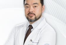 "스마트폰 사용 자세가 부른 질환"…목디스크, 2030세대로 확산