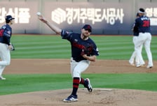 [포토]보쉴리와 선발대결 펼치는 롯데 비실리