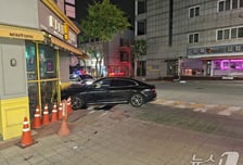 카페 들이 받고 "화장실 좀" 줄행랑…'음주운전' 20대, 5시간 만에 자수