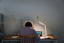 "돈 못 버는데 친구모임서 엔빵?"...수험생 고민 글에 누리꾼 '싸늘'