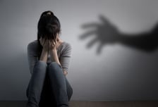여친 때리고 강간..."이런 사람이 의사 된다고?" 분노의 청원→퇴출 [뉴스속오늘]