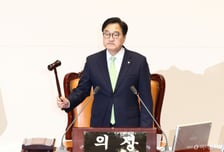 우원식 의장 끝내 눈물…"6.3선거와 동시 개헌 절차, 여기서 중단한다"