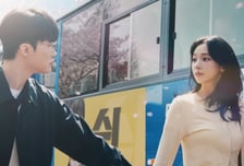 카리나 손목 잡은 페이커 "좋아합니다" 고백...19초 영상 '화제'