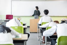 "중학교 때 나만 지적해"…옛 학생부장 교사 찌른 고교생 재판행