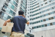 "택배기사 하는 게 대수? 사과도 안해"…배송지연 불만 토로 '역풍'