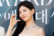 수지, 초호화 주얼리 걸친 '백상' 드레스 룩…한소희도 착용했었네