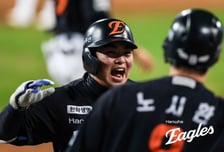 "너 형한테 따라잡힌다?" 한마디에 홈런 쾅! 한화가 누리는 노시환 효과, KBO 최고 유망주 장타 본능까지 일깨운다
