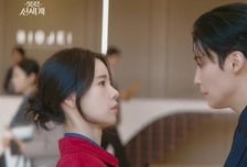 '멋진 신세계' 임지연, 빵 터지는 21세기 하드캐리 생존기…시청률 수직 상승 [종합]