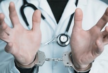 "응급실 의사 다 체포해라" 뿔난 의사들...전공의 '유죄' 판결에 '부글'