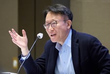 '비둘기 선봉장' 신성환 "지금은 금리 인하 논하기 부담…물가 우려"