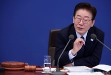 이재명 대통령 "원시적 약탈금융, 국무회의서 해결방안 찾아볼 것"
