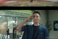 '취사병 전설이 되다' 이홍내, 첫방부터 웃겼다...반전美 '지옥의 취사병'