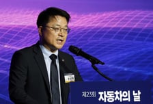 [사진]'제23회 자동차의 날' 축사하는 문신학 차관