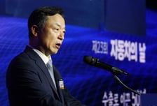 [사진]'제23회 자동차의 날' 기념사 하는 정대진 회장