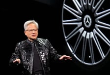 美의 뒤끝?… 초대장 못 받은 젠슨 황