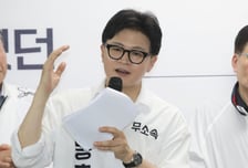 한동훈 "하정우, AI 골든타임 버리고 선거 뛰어…국민배당금 찬성하냐"