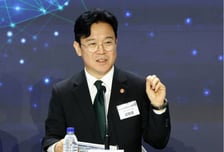 노동부 장관, 삼성전자 긴급조정 발동 가능성에 "대화로 해결해야"