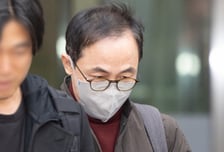 '관저 이전 특혜 의혹' 김오진 전 차관 특검팀 조사 출석