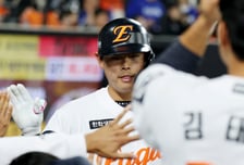'장타율 리그 1위' 23세 한화 포수, 최형우와 맞먹는 미친 존재감, 강민호-양의지 15년 양강 구도 '마침내' 깨지나