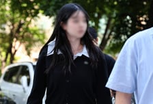 '모텔 출산 후 살해 혐의' 20대 친모 영장실질심사…'묵묵부답'
