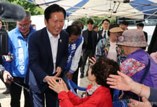 '울릉도 홍보대사' 되겠다는 정청래..."보수결집? 체감 어려워"