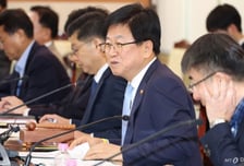교육부 주최 '스승의날 기념식'에 교총·전교조 불참