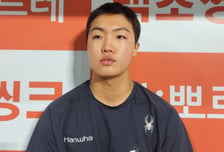"저도 많이 울었어요" 문동주 몫까지→정우주는 이를 악물었다, '사실상 노히트' 무르익는 선발의 꿈