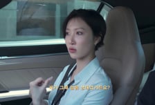 "알몸으로 뜨거운 물 밟아"…화사, 2도 화상에도 공연 '붕대 투혼'