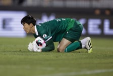 10명서 전북을 막은 이유! 부천 거미손 김형근, 유효슈팅 다 쳐냈다 '美친 선방쇼'... 14라운드 MVP 선정