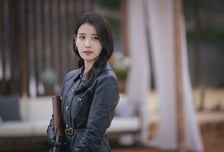 '21세기 대군부인' 아이유, 노상현 겨눈 총구...완전 분열 조짐