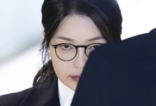'매관매직' 김건희 징역 7년6월 구형, 디올 백·그라프 귀걸이 등 몰수 요청