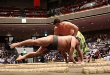 '무려 145kg' 거구를 휙 던졌다! '265kg 파워' 역대급 괴수 "근육이 피부를 뚫고 나올 기세"