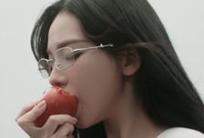 젠틀몬스터, 카리나와 '베지 컬렉션' 공개