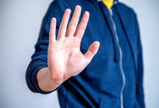 "그만해요" 거절했는데...30대 남성 '특정 부위' 만진 40대 여성
