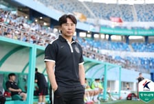 '전반기 1위' 김기동 서울 감독 "안쓰럽다고 생각할 만큼 힘들어한 선수들, 정신력으로 이겨냈다" [대전 현장]