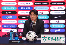 "고민 깊었다"던 홍명보 감독, 끝내 '월드컵 깜짝 발탁' 단 1명... 'A매치 1경기' 이변의 주인공은 [광화문 현장]