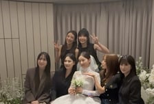 윤보미 결혼식, '에이핑크 탈퇴' 손나은 없었다...결혼식 사진 보니