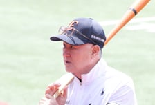 [포토] 김경문 감독 '더없이 중요한 경기'