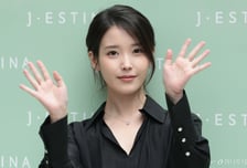 '대군부인' 논란에 고개 숙인 아이유…"내 잘못, 책임감 갖겠다"