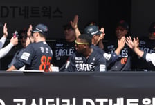 [포토] 이진영-김태연 '연승하고 대전 가자'