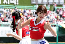 [포토]'으랏차차차!' 열띤 무대 펼치는 엘치 박예은