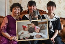 외동딸 잃고 60세에 쌍둥이 출산…中최고령 엄마 "100세까지 살고 싶다"