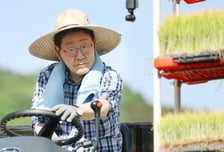 李대통령 지지율 60.5% '2주째 상승'…민주 45.8%·국힘 33.5%