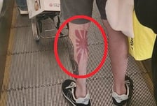 '욱일기 문신' 드러내고 쇼핑몰 나타난 남성…"처벌법 만들어야"
