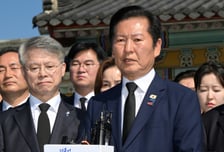 정청래 "국힘, 5.18 기념식 참석…화나더라도 침묵으로 임해달라"
