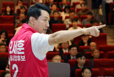 '연 100만 일자리' 吳…"첨단산업·관광으로 청년·상인 내일 바꿀것"