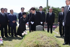 [속보]이재명 대통령 "5.18 끊임없이 기록·기억하며 보상·예우할 것"