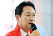 장동혁 "'과거사 사과받으라'던 李대통령, '극우' 다카이치는 왜"