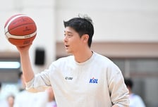 [공식발표] KCC, 수석코치로 김도수 전 해설위원 선임→'원주 DB 감독행' 이규섭 공백 메운다