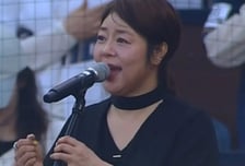 "애국가에 웬 기교?"…큰그림 엄지영 "생각 짧았다, 정중히 사과"